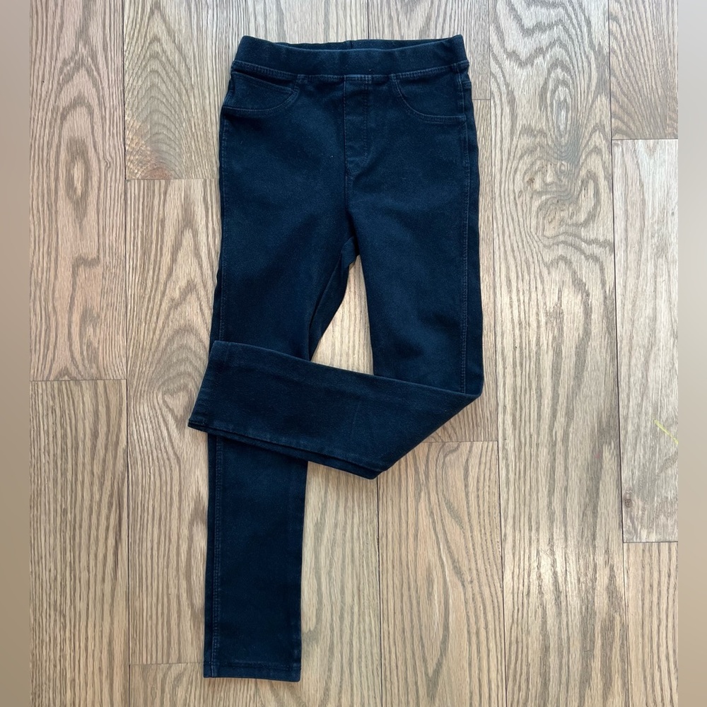 Girls Zara skinny jeggings.